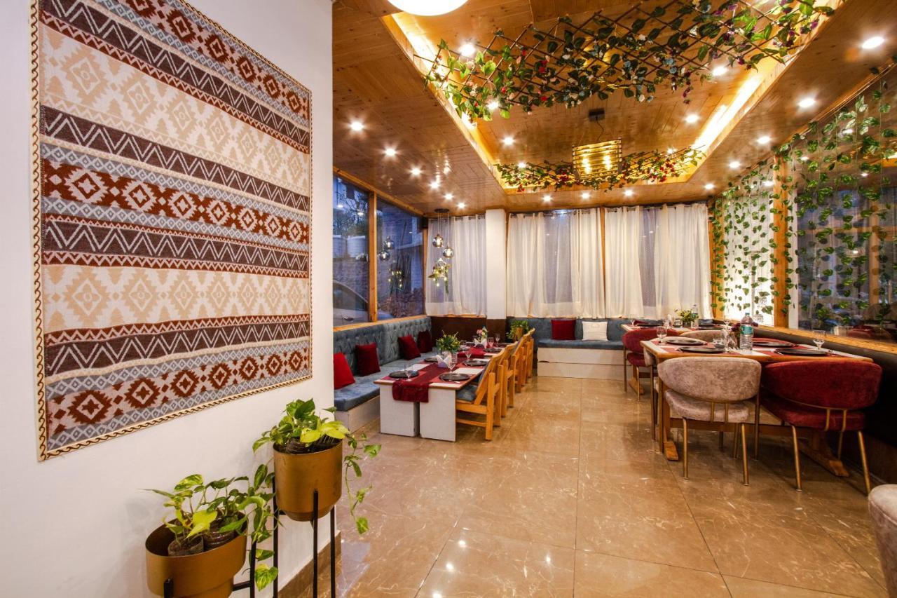 Eden Oaks Hotel Manali  Exterior photo